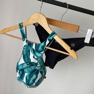 Haut de maillot de bain La vie en rose ◉ High-Neck Bikini Top